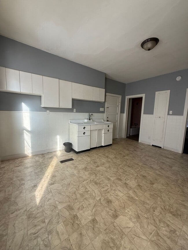 Photo - 51 James St Unit 51 James St. Amsterdam NY, 12010 ( 1F)