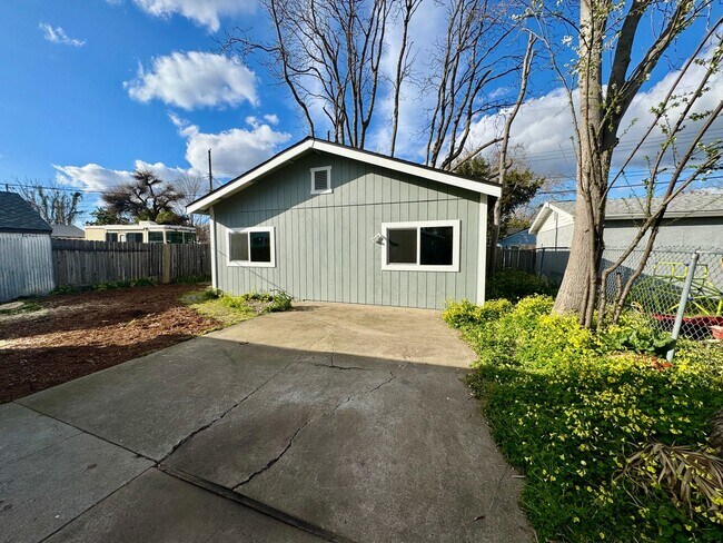 Photo - Adorable ADU Available Now! Unit 495313th