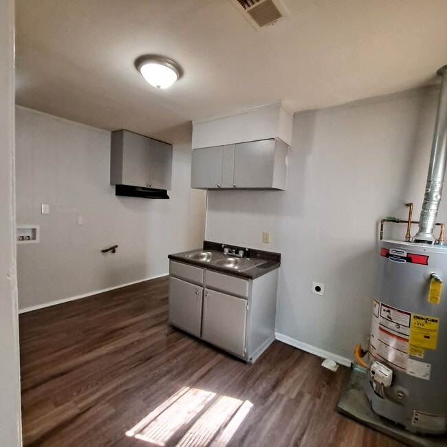 Photo - Welcome to 2655 Whitman!