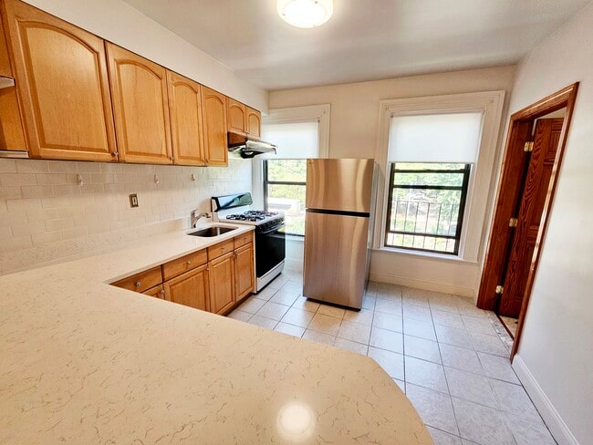 Building Photo - 49 Dwight St Unit 2 Rental