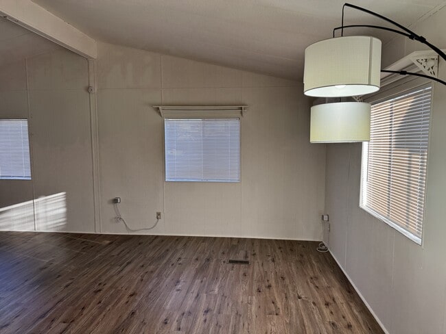 Photo - 1550 Packard Ave