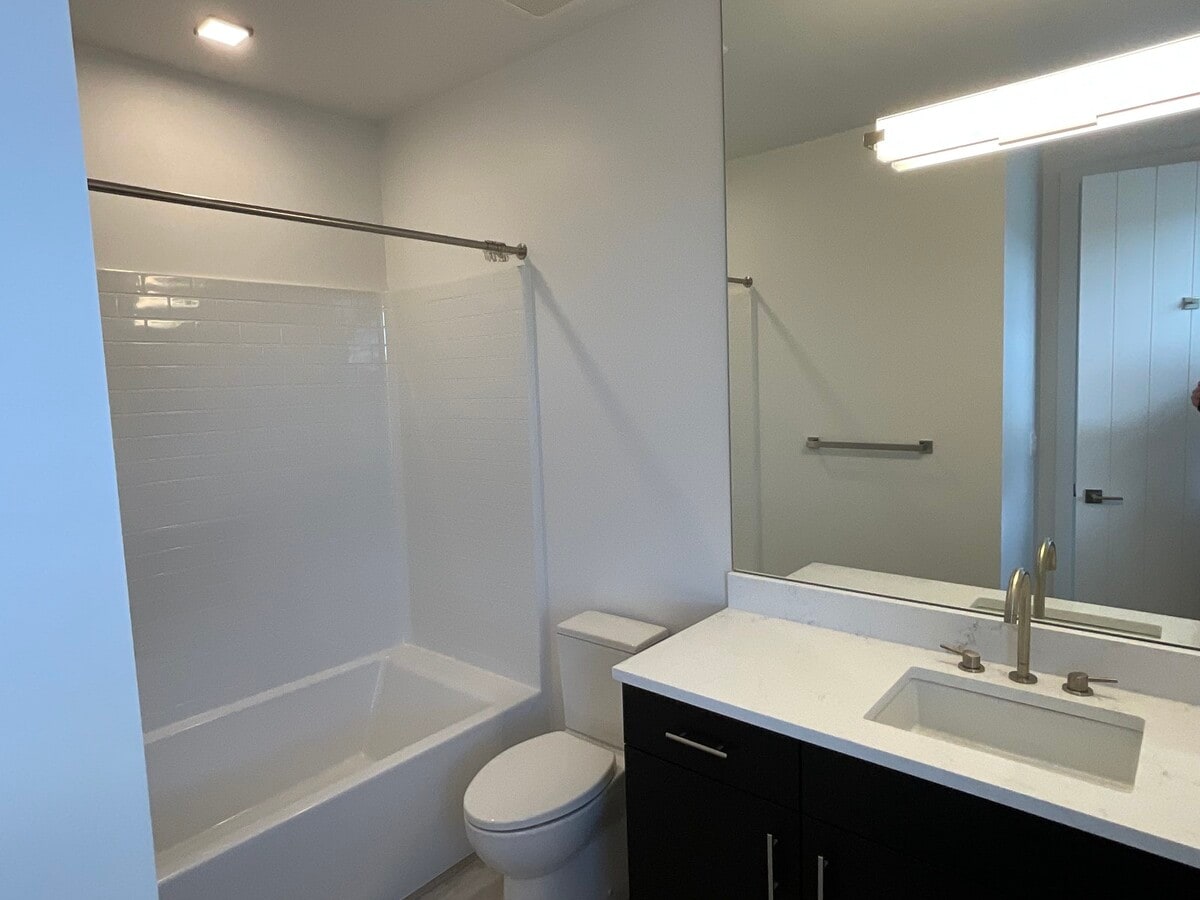 Photo - 2051 Cross St Unidad 103