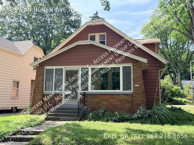 Building Photo - 809 Van Buren Ave NW