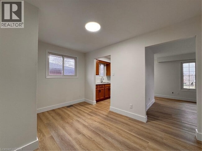 Photo - 23 Arrowhead Crescent Unit Upper