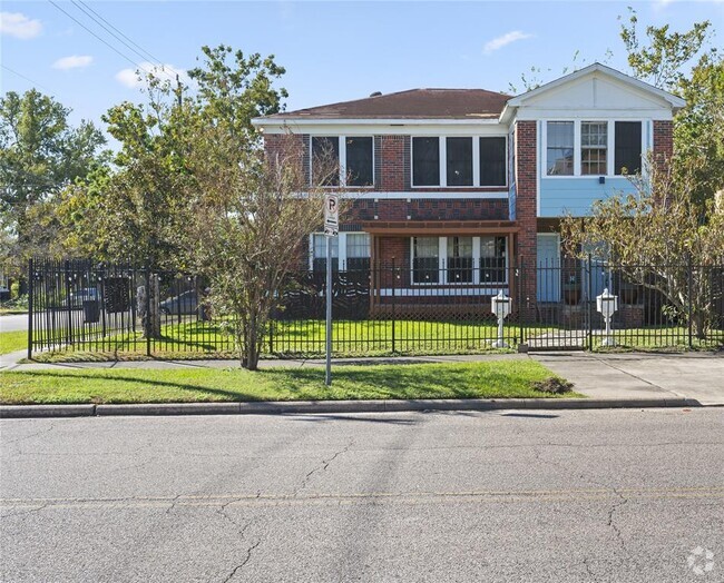 Building Photo - 2718 Cleburne St Unit 4 Rental