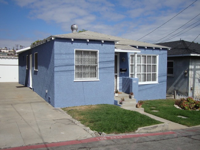 Front of house from street - 812 Bard St