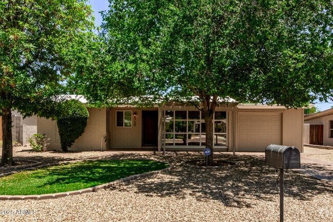 Building Photo - 6729 N 14th St Rental