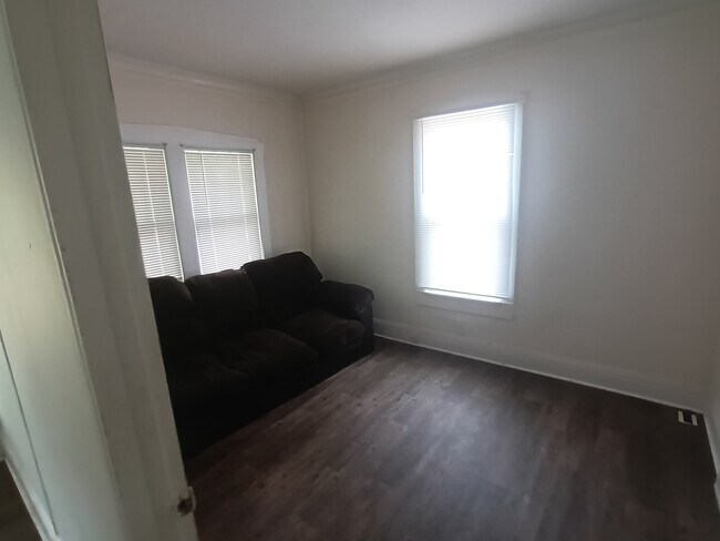 Photo - 2010 N Ellis St