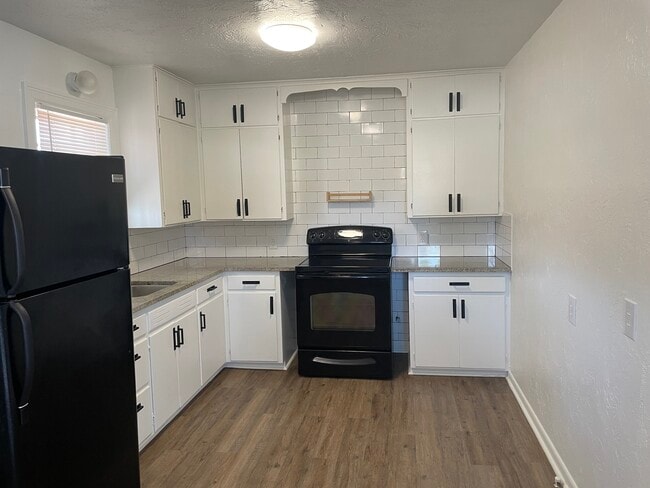 Photo - 910 W Cantwell Ave