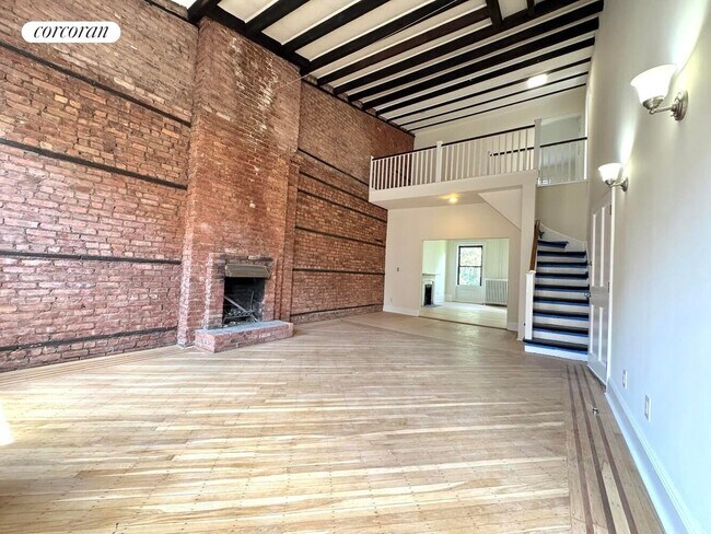 Photo - 331 W 18th St