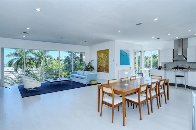Photo - 213 N Washington Dr