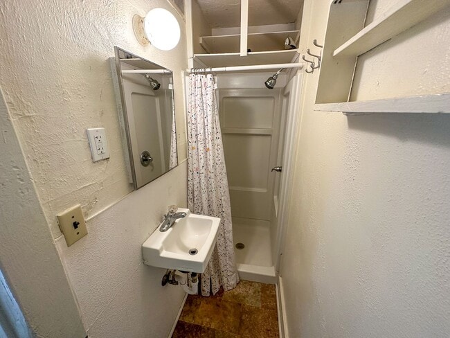 3324 Story St