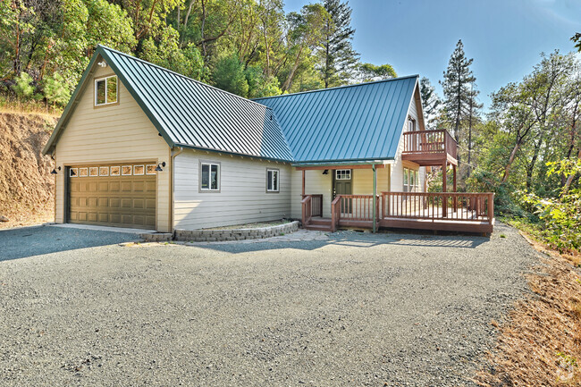 Building Photo - 8121 Rogue River Hwy Rental