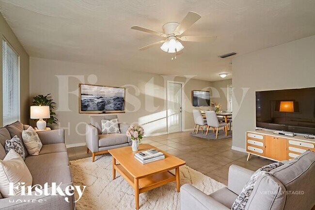 Photo - 2582 Lake View Blvd