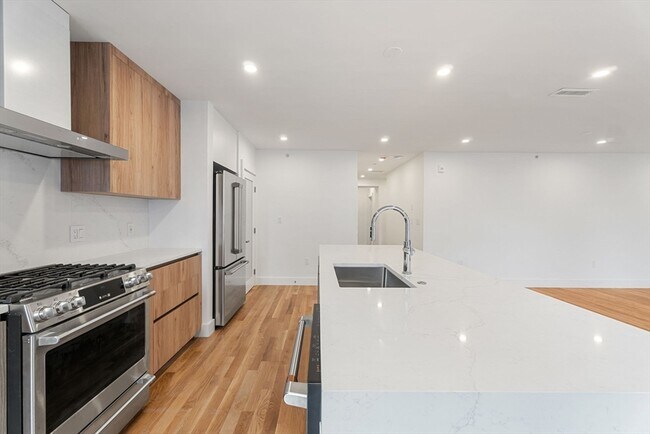 Photo - 2 Devine Wy Unit 2