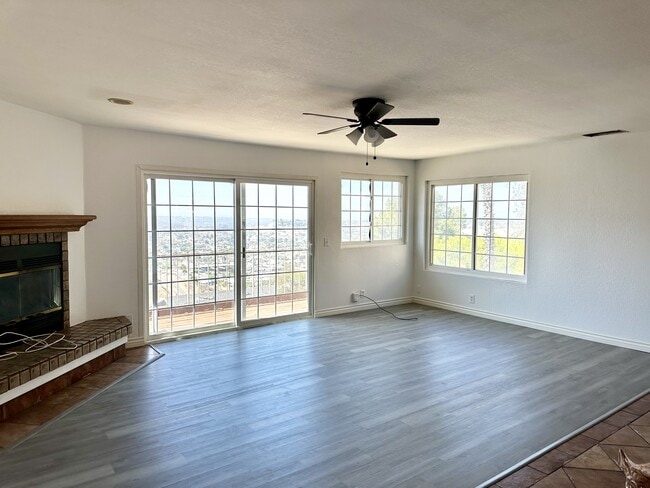 Photo - 9423 Eucalyptus St