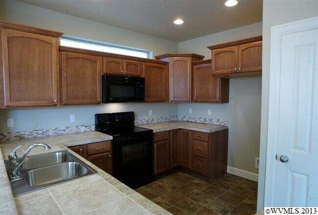 Photo - 3 bedroom plus den in Willamette Landing for $2895 per month