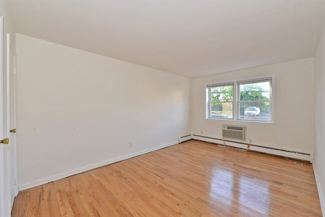 Photo - Chestnut Station