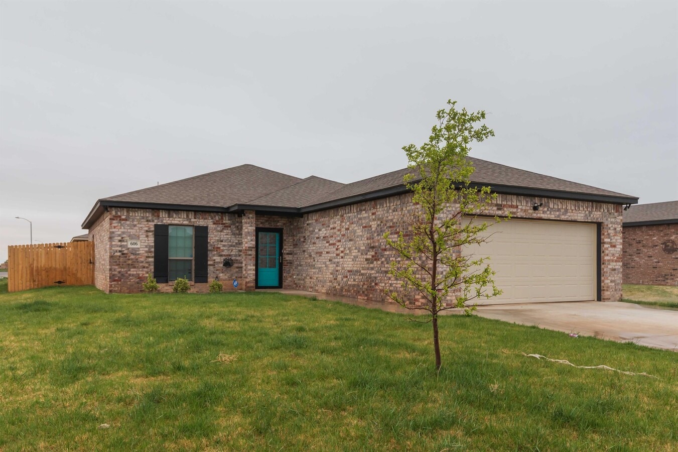 Photo - 606 Yates St