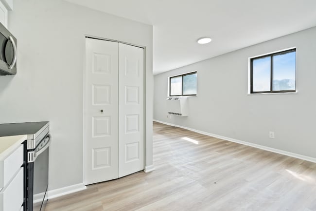 Building Photo - 110 Butler St Rental