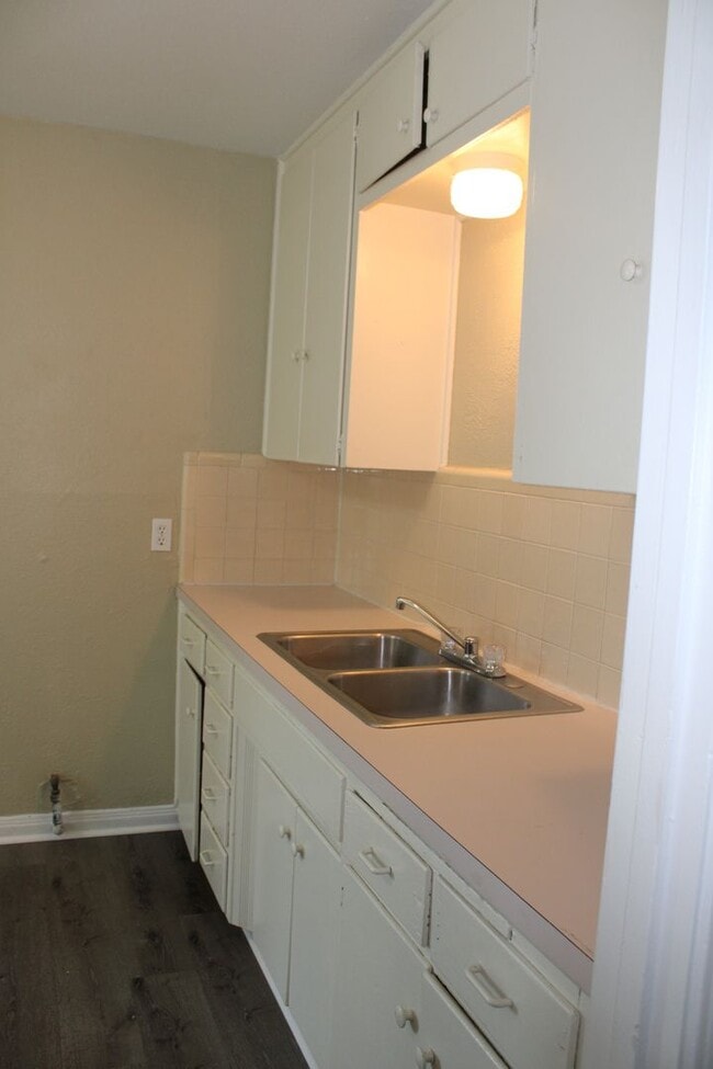 Photo - Updated 1 Bed - Tinker Close!