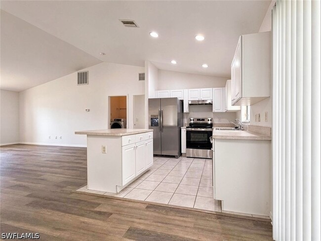 Photo - 1407 W 10th St