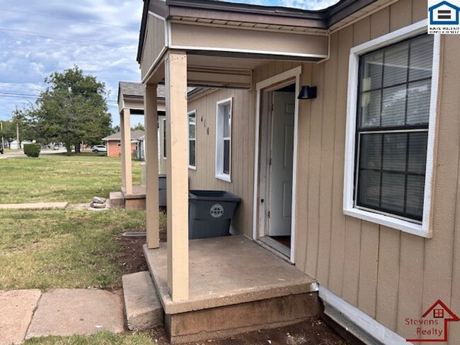 Photo - 410 SW 14th St