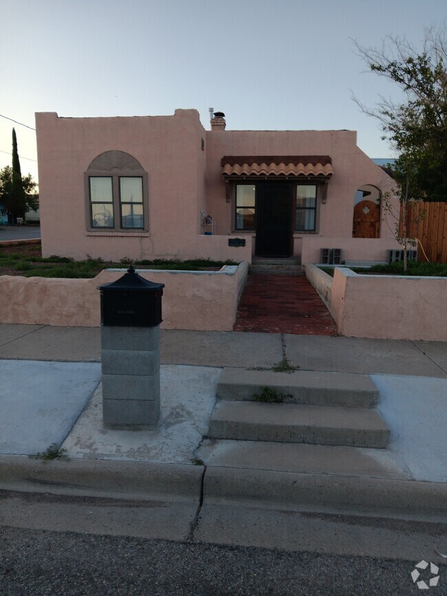 Building Photo - 202 E 4th Ave Rental
