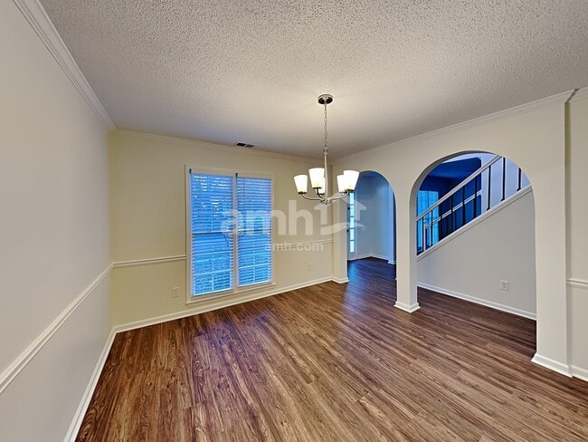 Photo - 5050 Rodrick Trail