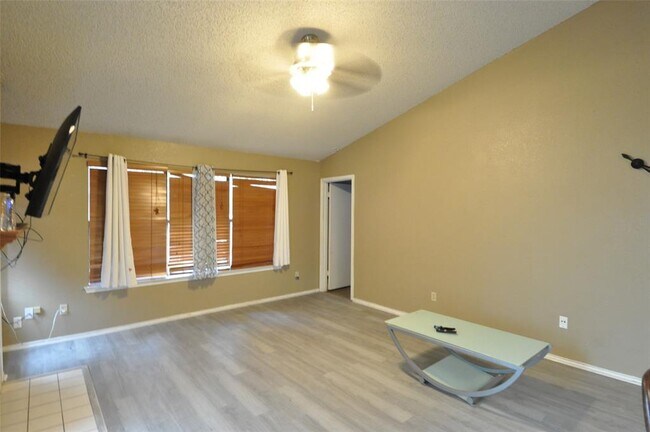 Photo - 3008 Birch Dr