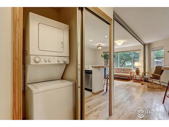 Photo - 4990 Meredith Way