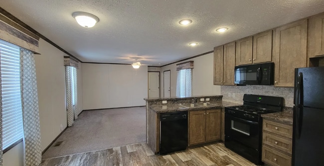 Building Photo - 204 Birch Ln