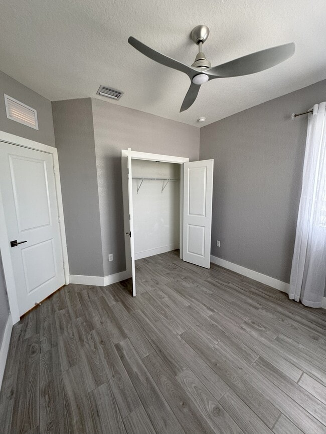 3 Room - 1763 SE 8th Pl