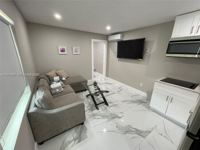 Photo - 4910 SW 28th Terrace Unit 3