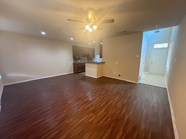 Photo - 726 Woodport Ln
