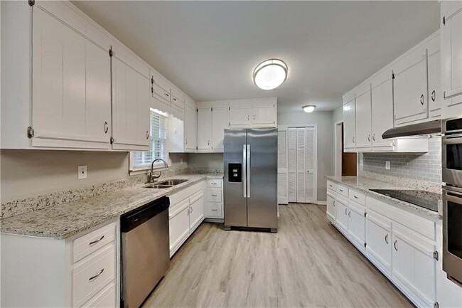 Photo - 255 St Patrick Dr SW