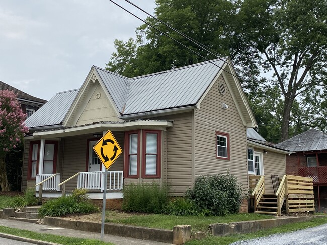 Photo - 904 Earnest St