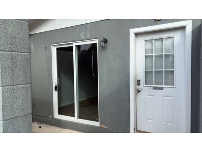 Building Photo - 1 bedroom 1 bathroom duplex in Orlando