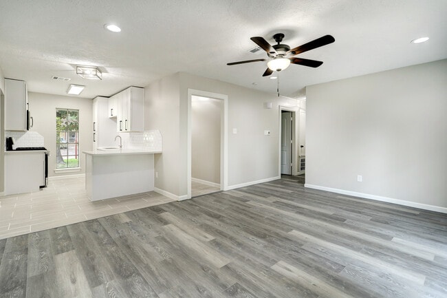 Photo - 4411 Oak Shadows Dr