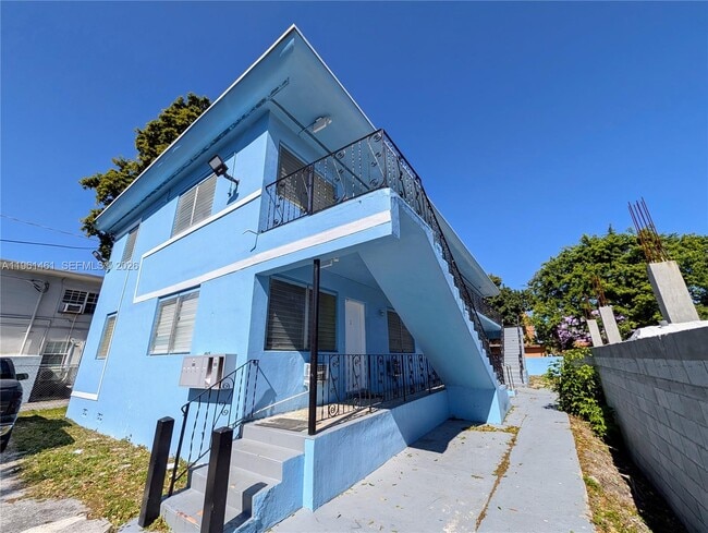 Building Photo - 1565 SW 6th St Unit 2