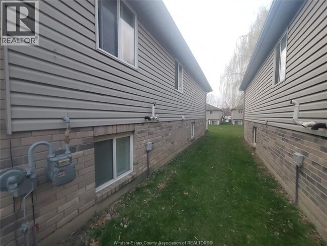 Photo - 2266 Lamont St