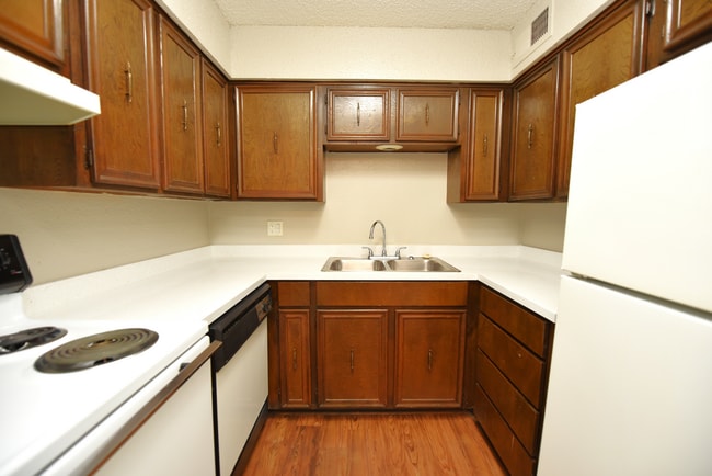 Raintree Meadows Apartments