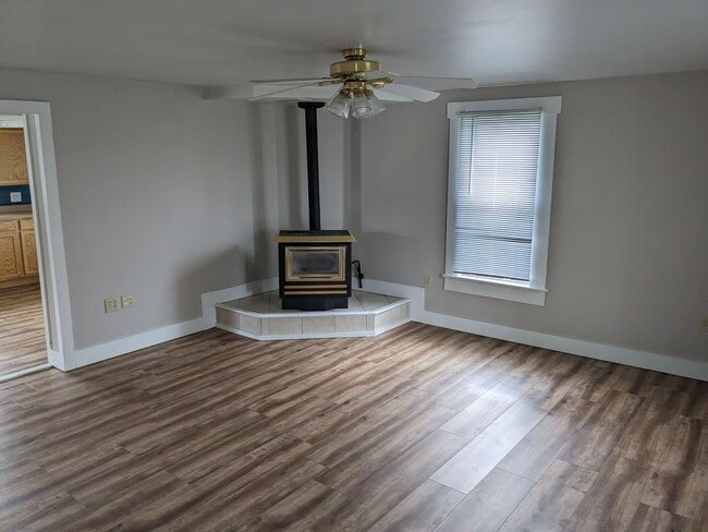 Photo - 3 Bed 2 Bath House Near Downtown Belgrade - Dogs Negotiable!