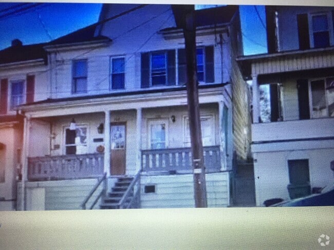 Building Photo - 930 W Pine St Rental