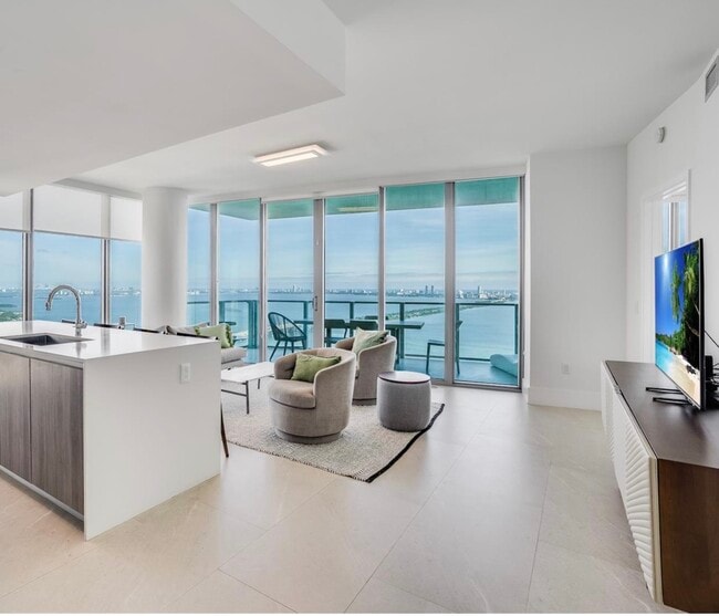 Building Photo - 2900 NE 7th Ave Unit 3702