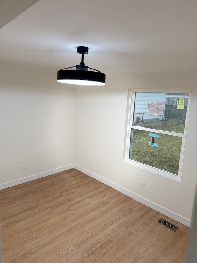 Photo - 410 Healy Ave