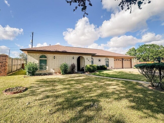 Photo - 504 Berkshire Ln