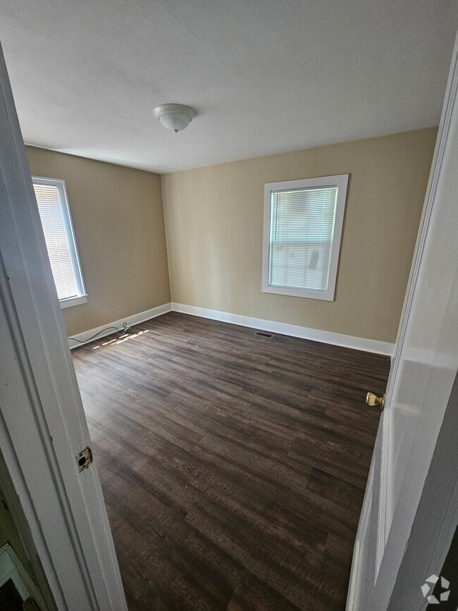 Building Photo - 810 W Residence Ave Rental