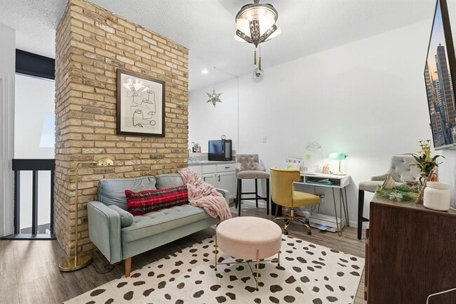 Photo - 10819 Crown Colony Dr