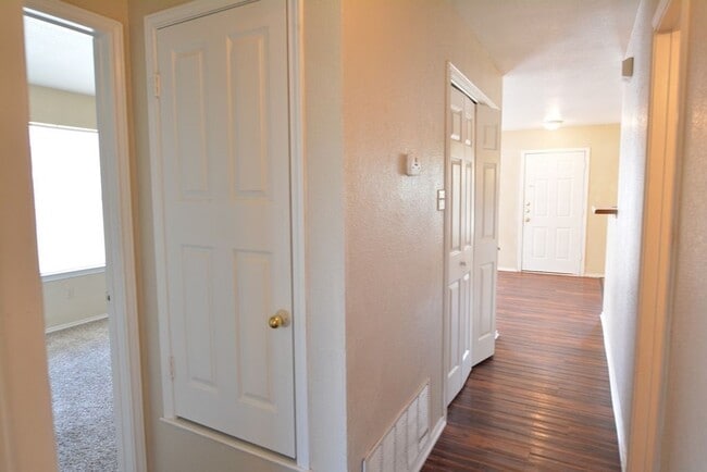 Photo - 2200 Wright Way